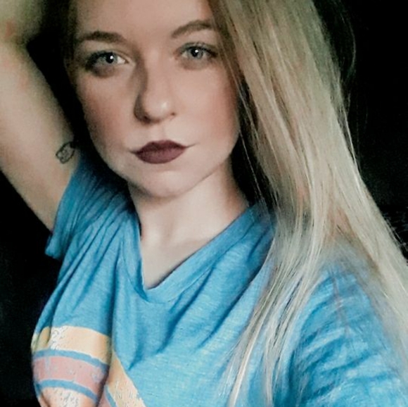 Meet your Posher, Bri - Picture 2 of 2